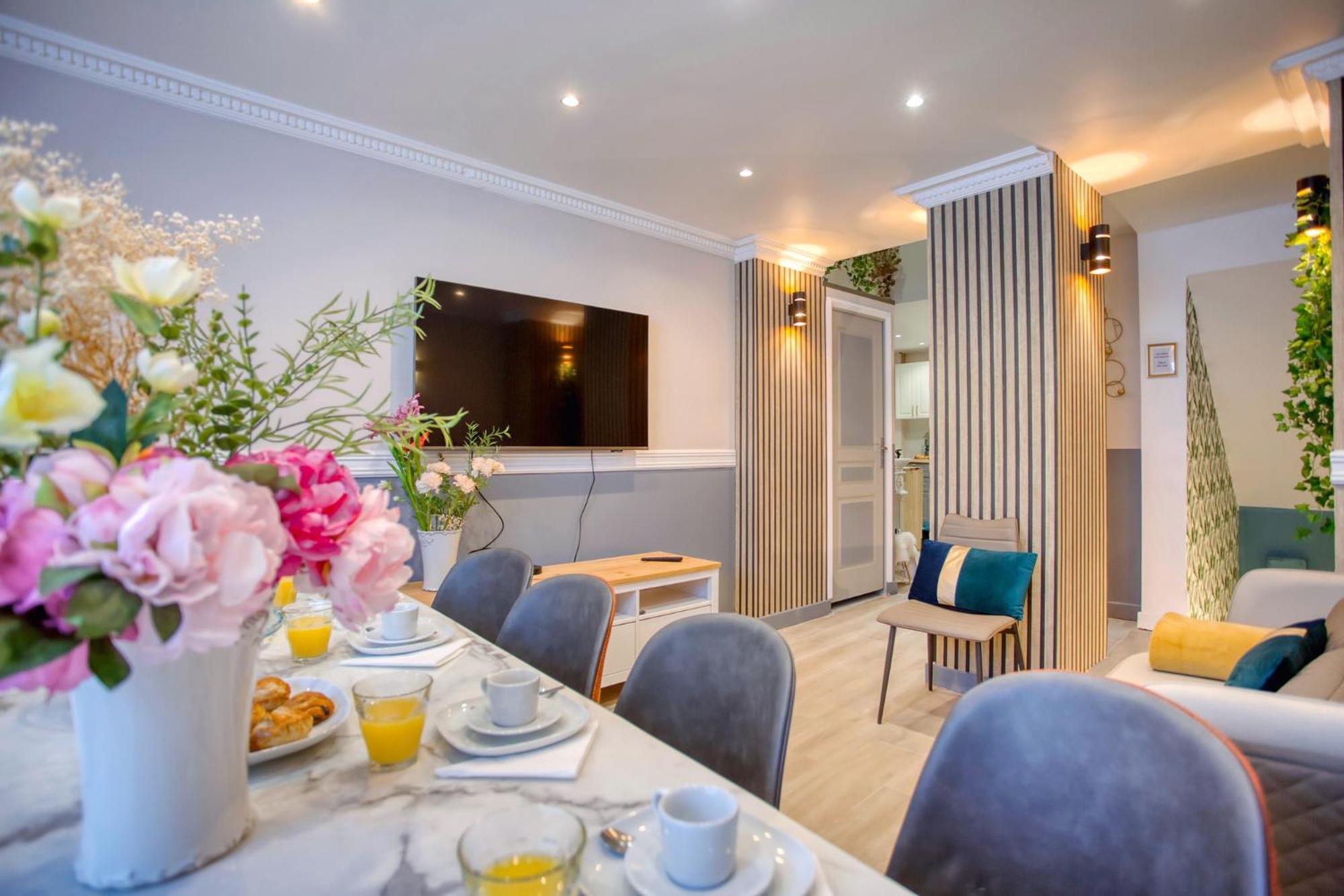 Elegant Triplex In Paris - Ideal For 10 - Aircon Exterior photo