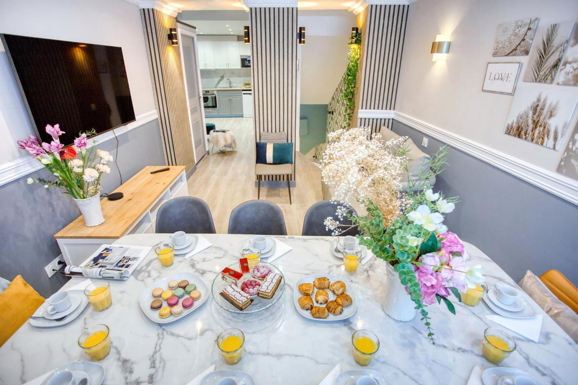 Elegant Triplex In Paris - Ideal For 10 - Aircon Exterior photo